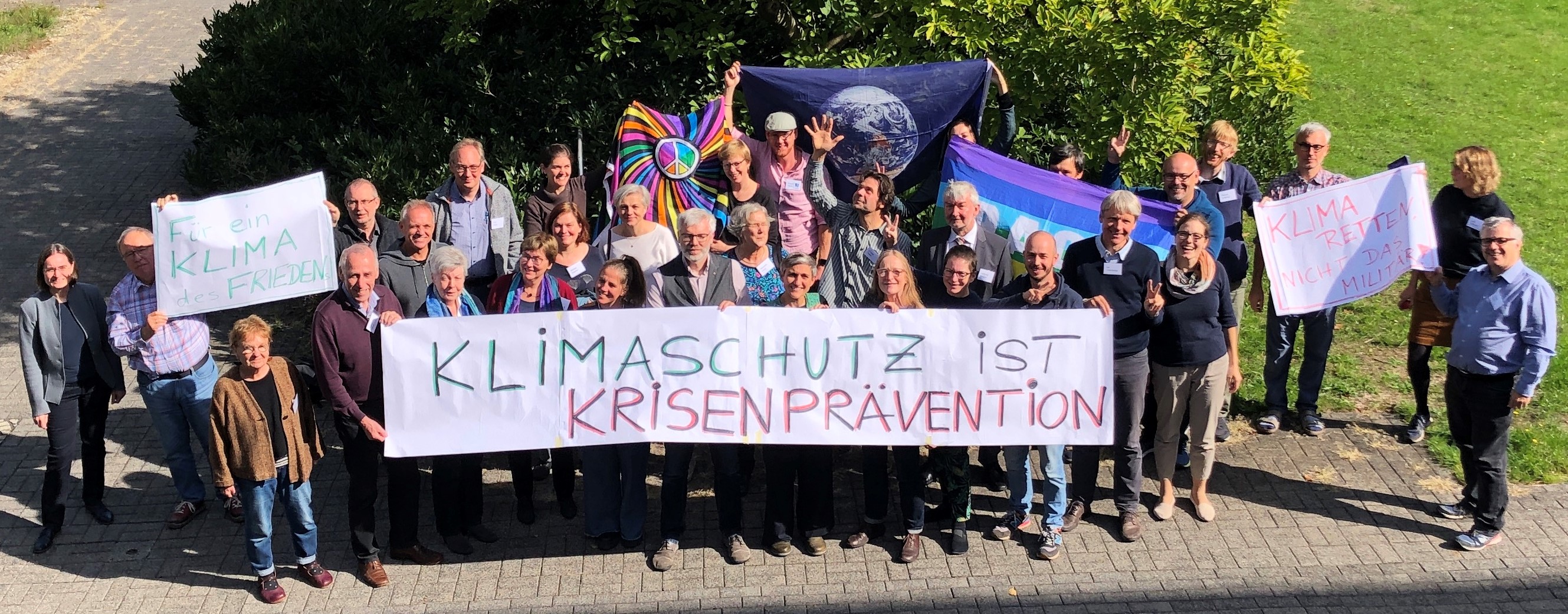 Teilnehmerinnen und Teilnehmer des Studientages solidarisieren sich in Fulda mit dem globalen Klimastreik, zu dem Fridays for Future aufgerufen hatte. Über eine Veröffentlichung würden wir uns freuen.
